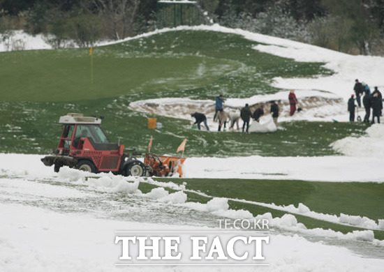 휴일 없는 골프장도 겨울의 폭설과 여름의 뙤약볕을 견디지 못하고 휴장을 결정한다. / KLPGA 제공