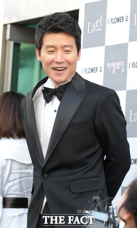 슬픔 속에 그댈 지워야만 해가 K팝스탁4에서 불리며 누리꾼들의 관심을 받고 있다. 슬픔 속에 그댈 지워야만 해의 원곡 가수 이현우는 한국에 놀러왔다 가수로 데뷔하게 됐다. /더팩트 DB