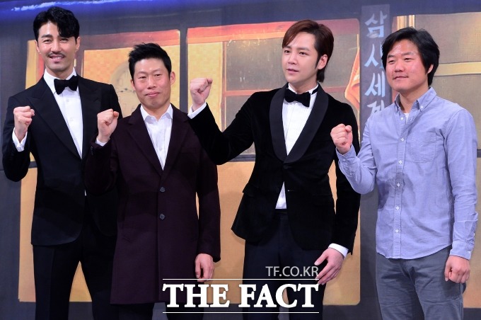 장근석(오른쪽에서 두 번째)은 탈세 논란 후 tvN 삼시세끼-어촌편에서 하차했다. / 남윤호 기자