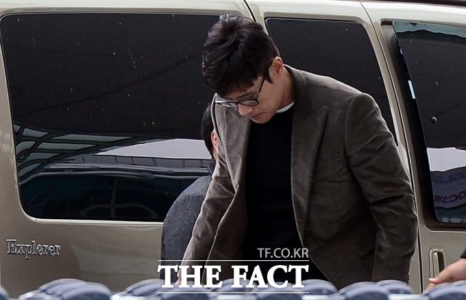 이병헌이 50억 원 협박 사건으로 데뷔 이래 최악의 위기를 맞았다. 법정 싸움이 장기화 될 조짐을 보여 그에게 탈출구가 나타나지 않고 있다. /김슬기 기자