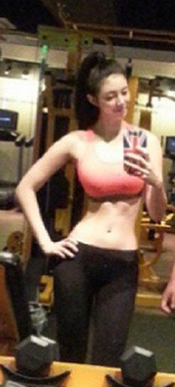 유승옥의 완벽한 몸매가 연일 화제가 되고 있다. 유승옥은 사진 속에서 잘록한 허리와 함께  완벽한 몸매를 소유하고 있다. / 유승옥 페이스북 캡처