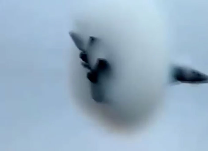 소닉붐에 대한 대중들의 관심이 높아지고 있다. 소닉붐은 항공기의 초음속 비행에서 발생하는 폭발음을 의미한다. /유튜브 영상 갈무리