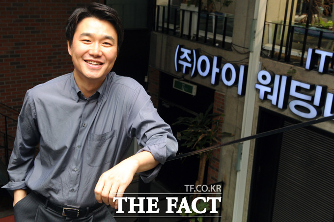 김태욱에 대한 관심이 뜨겁다. 김태욱이 운영하고 있는 아이웨딩도 눈길을 끌고 있다. / 더팩트 DB