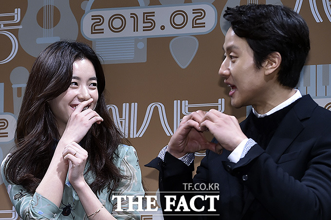 영화 쎄시봉에서 멜로 연기를 펼친 배우 한효주(왼쪽)과 정우/최진석 기자