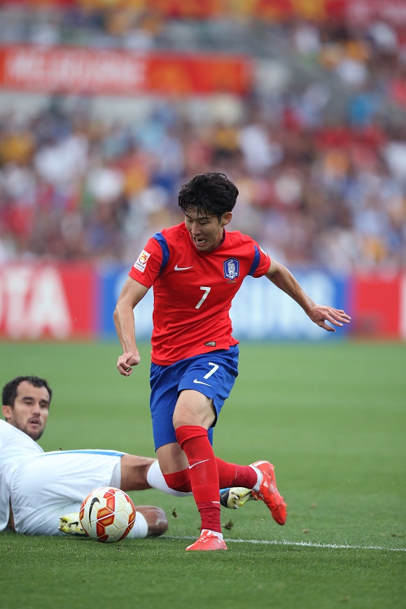 한국이 호주 멜버른에서 열린 아시안컵 8강에서 우즈벡을 꺾고 4강에 진출했다. 이날 경기에서 손흥민은 연장 전반 14분과 연장 후반 14분 연속골을 터트렸다. /대한축구협회 제공