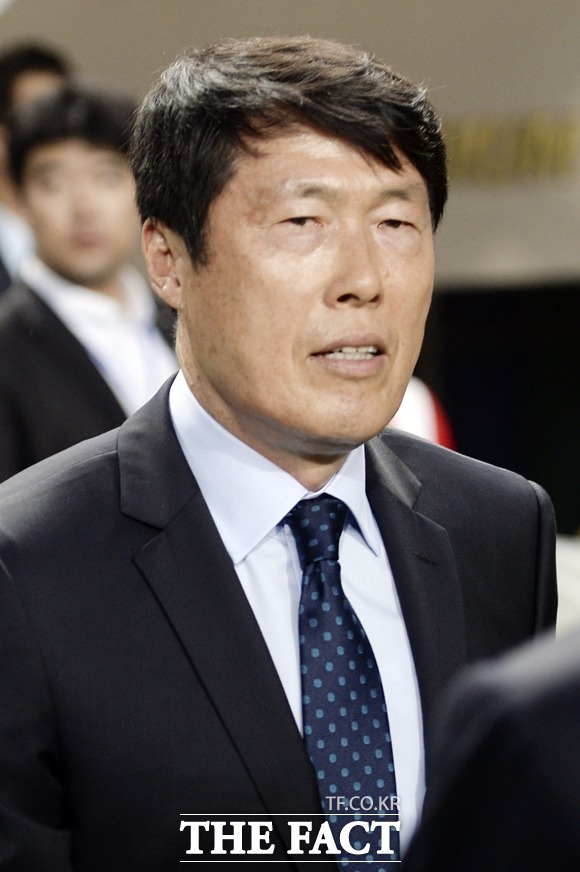 차범근은 1972년 말레이시아와 치른 메르데카배대회 결승전에서 환상적인 드리블 솜씨를 발휘했다. / 더팩트 DB