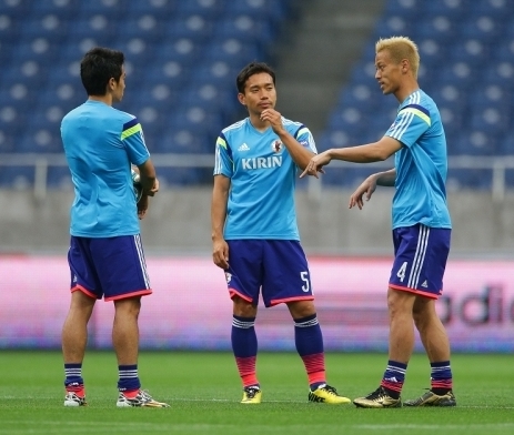 나가토모 유토(가운데)가 23일 UAE와 아시안컵 8강전에서 패한 뒤 냉정한 평가를 내렸다. / 일본축구협회 홈페이지