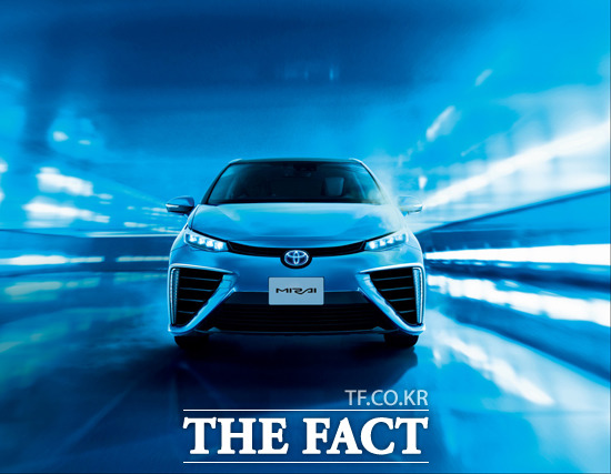 도요타 자동차가 일본 출시 후 인기몰이 중인 신형 수소연료전지자동차 미라이의 증산을 결정했다. / 토요타 자동차 제공