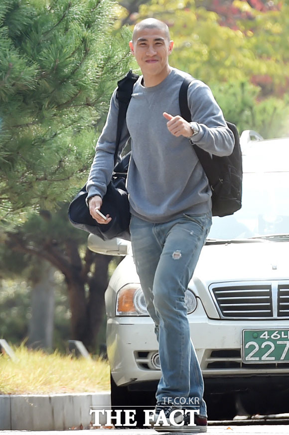 차두리가 누리꾼들의 관심을 받고 있다. 한국대표팀을 이끌고 있는 맏형 차두리의 활약에 축구팬들의 응원의 목소리가 높아지고 있다. /더팩트DB