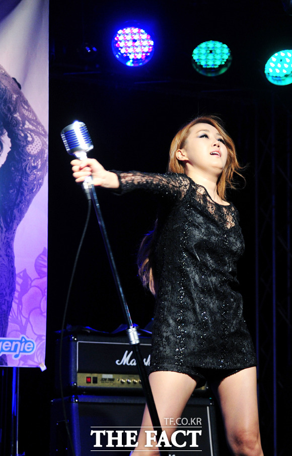 소찬휘의 새 앨범 Glass Heart에 대한 음악 팬들의 관심이 뜨겁다. 소찬휘의 마지막 앨범 오~한국!도 눈길을 끌고 있다. / 김슬기 기자