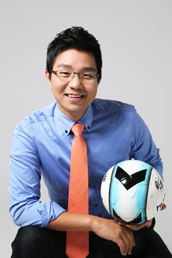 SBS 이재형 캐스터가 23일 오후 6시 30분 호주 시드니에서 킥오프한 2015 아시아축구연맹(AFC) 호주 아시안컵 8강 일본과 UAE와 경기에서 후반 35분 일본 시바사키가 동점골을 터트리자 시바X키라고 잘못 말하는 헤프닝이 벌어졌다. /SBS Sports 홈페이지