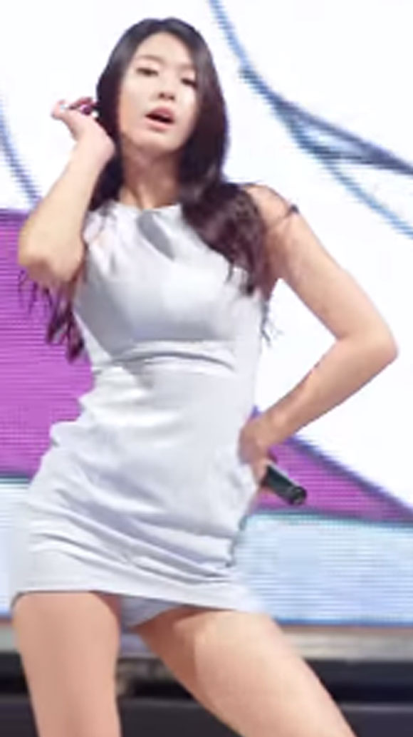 영화 강남1970에서 첫 연기에 도전한 AOA 멤버 설현의 섹시한 안무가 시선을 모았다. /유튜브 영상 캡처