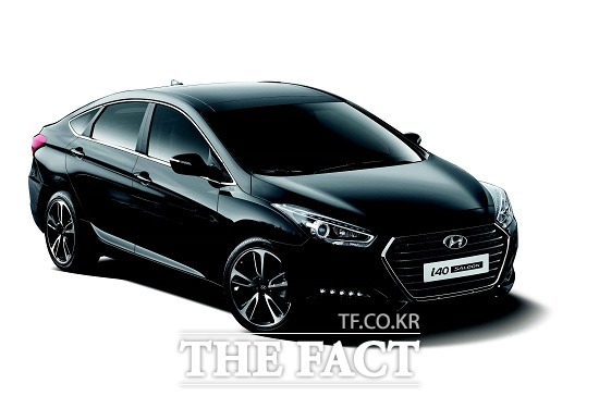 25일 현대자동차는 동급 최고 연비와 우수한 상품성을 갖춘 더 뉴 i40을 26일부터 본격적으로 판매한다고 밝혔다. / 현대자동차 제공