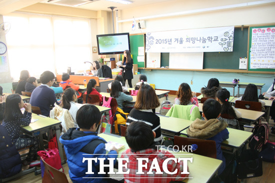 BMW 코리아 겨울 희망나눔학교 후원 BMW 코리아 미래재단이 저소득가정 어린이를 대상으로 2015년 겨울 희망나눔학교를 진행했다고 26일 밝혔다. / BMW 코리아 제공