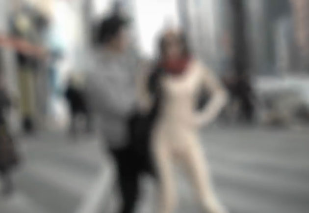 유튜브에 등장한 강남 노출녀가 누리꾼들의 관심을 받고 있다. /유튜브 영상 캡처