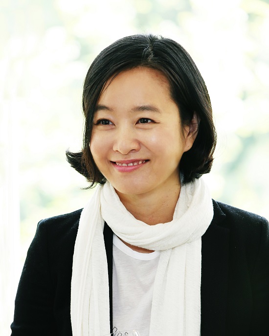 엔씨소프트 윤송이 사장의 미모가 눈길을 끌고 있는 가운데 윤 사장의 동생 윤하얀 씨의 화려한 스펙이 주목을 받고 있다./엔씨소프트 제공