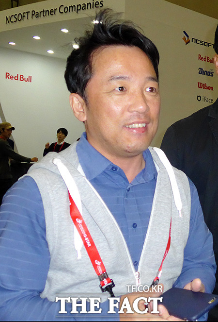 김택진 윤송이 엔씨소프트 관심 집중 넥슨과 엔씨소프트가 경영권 분쟁을 겪고 있는 가운데 김택진 대표와 윤송이 사장, 엔씨소프트에 이목이 쏠리고 있다./더팩트DB