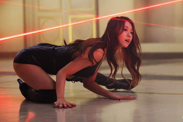 강남 1970 설현 효과가 관객 수로? 강남 1970이 설현 김래원 등 출연진의 다른 작품과 함께 관심을 모으고 있다. 강남 1970은 개봉 일주일 만에 100만 관객을 동원했다. / AOA 페이스북