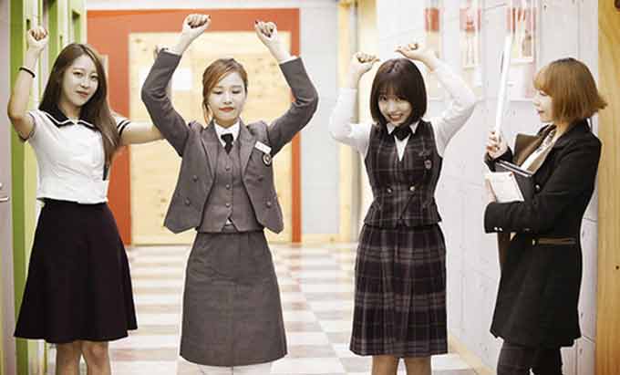 써니힐 교복을벗고, 직장인 공감송. 써니힐이 직장인 공감송인 교복을 벗고 뮤직비디오를 공개했다. 써니힐의 교복을 벗고는 숨가쁘게살아가는 이 시대 직장인들의 애환을 그려내는 동시에 희방적인 메시지를 담았다. / 로앤트리 제공