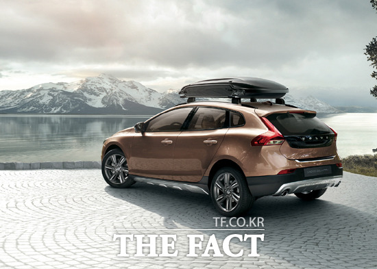 볼보, 특별 금융 프로그램 진행 볼보자동차코리아가 최근 출시한 크로스컨트리를 포함한 인기 모델 4종에 대해 특별 금융 프로그램을 진행한다고 29일 밝혔다. / 볼보자동차코리아 제공