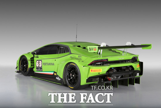 세련된 외관과 완벽한 성능을 한번에 우라칸 GT3는 오는 4월 11일 2015 블랑팡 내구성 시리즈에서 공식 데뷔전을 가진다. / 람보르기니 제공
