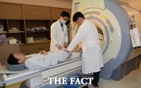 [TF포토] MRI 촬영하는 '병역 의혹' 이완구 차남