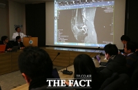 [TF포토] 병역문제 이완구 후보자 차남 무릎 MRI 사진