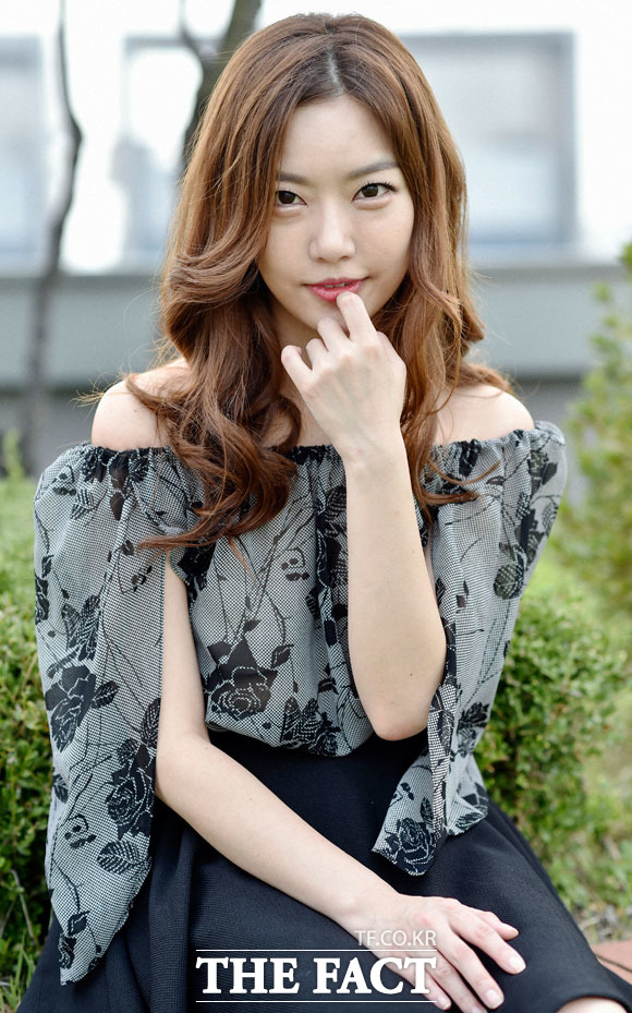 레이디제인 쌈디와 결별 이유 새삼 관심. 레이디제인은 결별 이유에 대해 “어느 순간부터 연인이 아닌, 같이 영화보고 밥 먹는 친구가 되어있었다”며 “아직도 편하게 연락하고 지낸다”고 설명한 바 있다. /더팩트DB