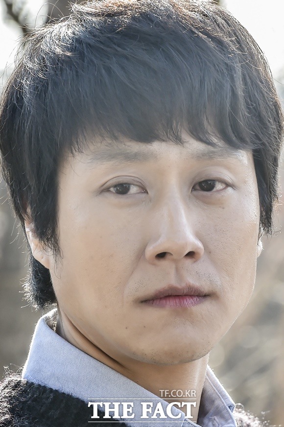정우의 애, 슬픔. 정우의 슬픔은 기쁨과 동시에 찾아온다. 정우의 유년시절, 일찍 돌아가신 아버지가 생각나기 때문이다./최진석 기자