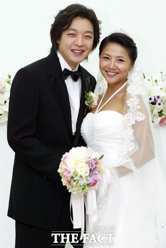 임성은, 결혼 사진. 임성은이 컴백 계획을 세우고 있는 것으로 알려져 화제다. 임성은의 결혼 사진도 눈길을 끌고 있다. / 더팩트 DB