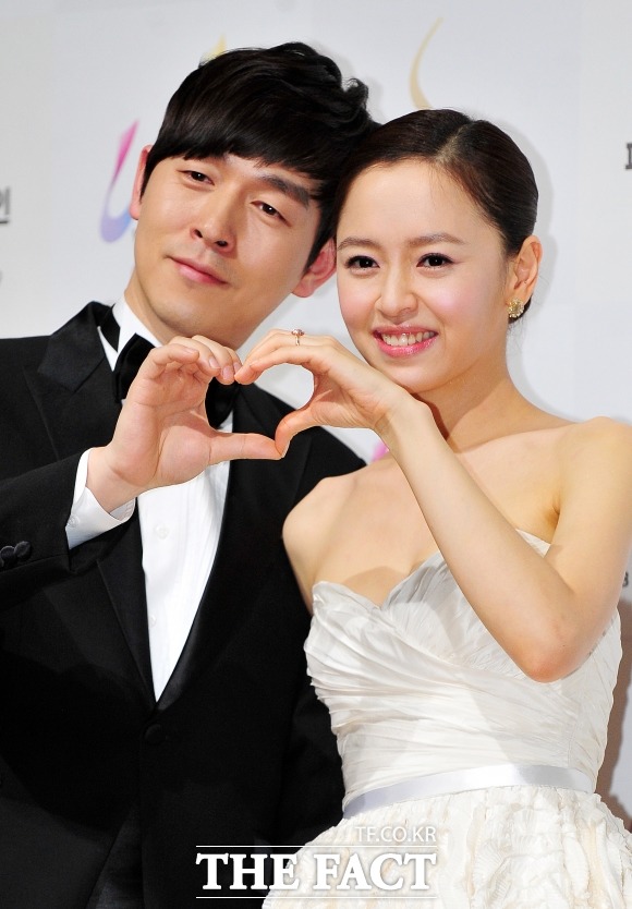 강성연 김가온 결혼 3년 만에 득남. 배우 강성연(오른쪽) 피아니스트 김가온이 4일 득남했다. / 더팩트DB