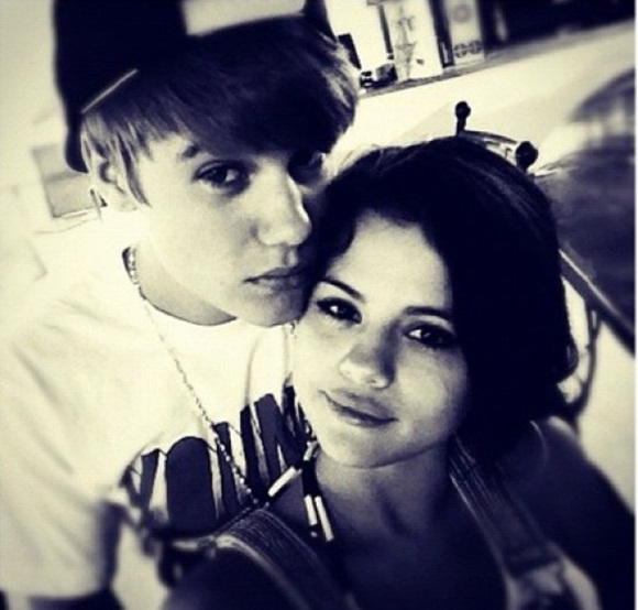 오랜 시간 동안 할리우드 공식 커플로 지낸 저스틴 비버(왼쪽)와 고메즈. 두 사람은 최근 결별한 뒤로 각각 다른 사람과 열애설에 휩싸였다. /고메즈 인스타그램