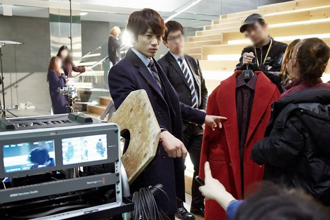 1인 7역을 연기하는 킬미, 힐미 지성. 지성은 킬미, 힐미를 통해 그간 다져온 연기력을 100% 보여주고 있다./나무엑터스 제공