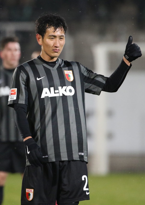 챔스 보인다 지동원이 FC 아우크스부르크에서 유럽축구연맹 챔피언스리그를 향한 꿈을 키우고 있다. / 아우크스부르크 페이스북 캡처