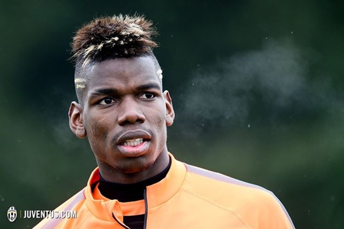 포그바, 호날두 뛰어넘을까? 일본의 축구 매거진은 포그바의 대리인이 그의 이적료가 역대 최고액인 호날두의 액수를 뛰어넘을 것이라고 말했ㄷ고 8일 보도했다. / 유벤투스 페이스북 캡처