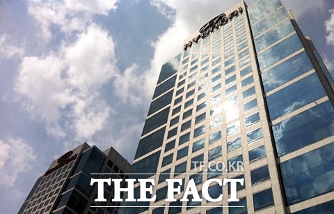 현대차 4000명의 사내하도급 근로자 채용 약속 지킬 것 10일 현대자동차가 생산공장에서 근무하는 사내하도급 근로자를 대상으로 정규직(기술직) 채용 공고를 내고 올해 첫 특별고용 절차에 돌입한다고 밝혔다. / 더팩트 DB