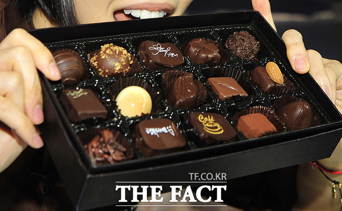 배런타인데이 2월 14일 밸런타인데이를 앞두고 사전적 의미가 관심을 끌고 있다. 서구의 민간 전설에 따르면 밸런타인데이는 새가 교미를 시작하는 날이다. / 더팩트 DB