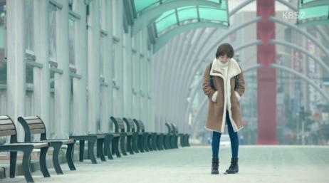 박민명 코트 박민영이 MBC 드라마 힐러에서 입고 나온 코트가  화제를 모으고 있다./MBC 힐러 캡처