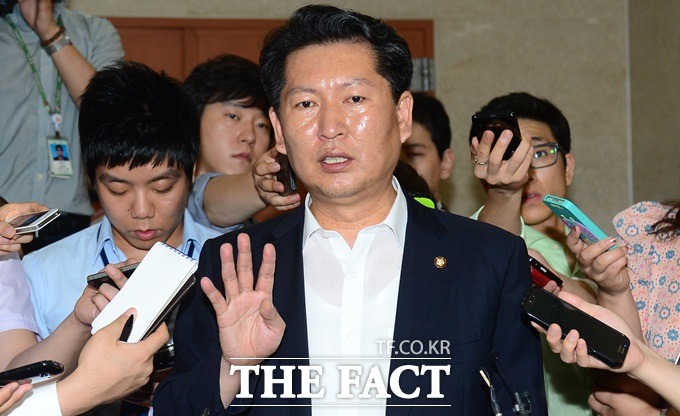 정청래, 독설의 끝은? 정청래 새정치민주연합 최고위원이 최근 청와대와 당 내부를 향해 독설을 퍼붓고 있다./더팩트DB