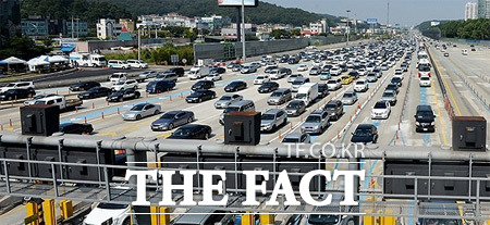 한국 자동차업계, 설 연휴 특별무상점검 서비스 시행 한국자동차산업협회는 13일 국내 5개 완성차 업체(기아, 르노삼성, 쌍용, 한국지엠, 현대, 이상 가나다순)와 공동으로 2015년 설 연휴 자동차 특별무상점검 서비스를 시행한다고 밝혔다. / 더팩트 DB