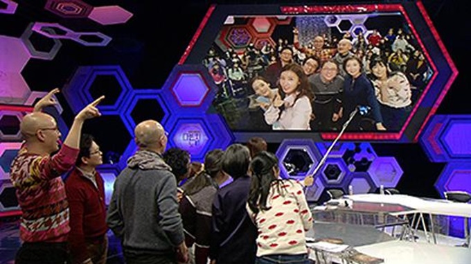 다빈치노트 셀카봉 편. KBS2 발칙한 사물 이야기 다빈치노트에서 셀카봉을 주제로 다뤘다. 다빈치노트가 말하는 셀카봉은 나르시시즘에서 출발했다. / 다빈치노트 방송 캡처