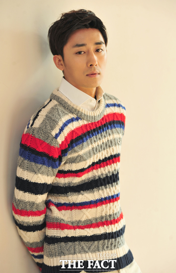 손호준, 나이을 잊은 동안 외모 눈길. 손호준이 최강 동안 외모를 자랑했다. 손호준은 실제 올해나이 32살이지만 탄력있고 윤기있는 피부로 눈길을 끌고 있다./더팩트DB