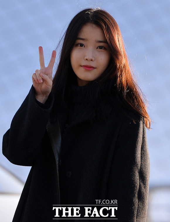 아이유, 뒤통수 발언 재조명. 아이유가 스베누 스타리그 결승전 사전 공연을 펼쳐 관심을 받고 있다. 아이유가 과거 했던 뒷통수 발언도 눈길을 끌고 있다. / 김슬기 기자