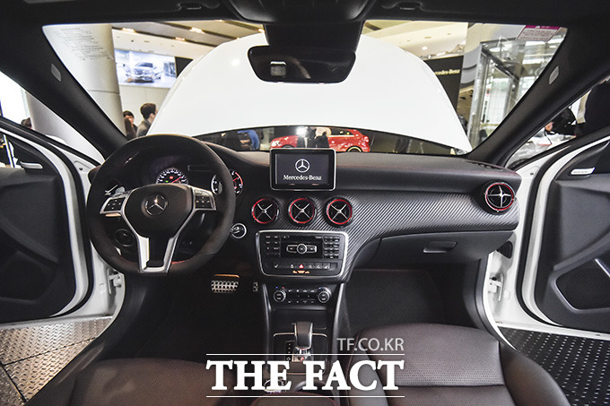 세단의 승차감에 넓은 적재 용량까지 더 뉴 A45 AMG 4매틱은 강력한 주행 성능과 함께 세단의 승차감과 정숙성까지 갖췄다.