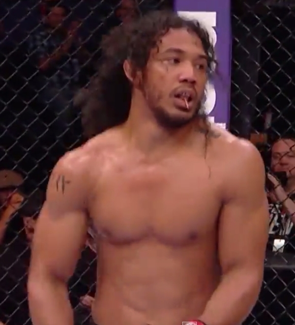 산뜻한 웰터급 데뷔전! 지난 15일 UFN 60 메인이벤트 브랜든 태치와 웰터급 데뷔전에서 승리한 벤 헨더슨. / SPOTV 영상 캡처