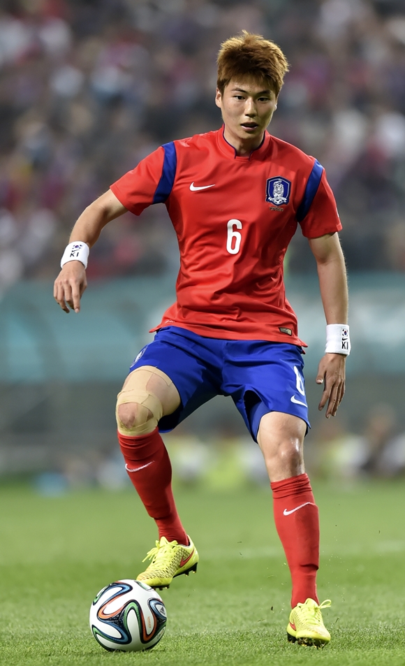 중원의 핵심 기성용. 한국 축구계를 짊어질 기성용. 기성용의 어깨에 한국 축구의 미래가 걸려 있다고 해도 과언이 아니다.