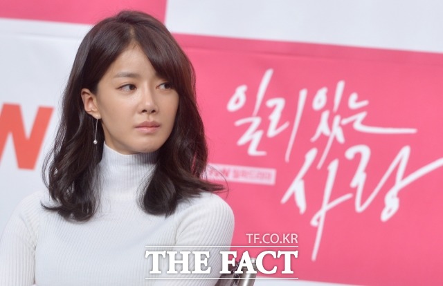 권투 글러브가 그립네. 이시영은 tvN 드라마 일리 있는 사랑 촬영을 마치고 복서로 복귀한다고 밝혔다. / 문명희 기자