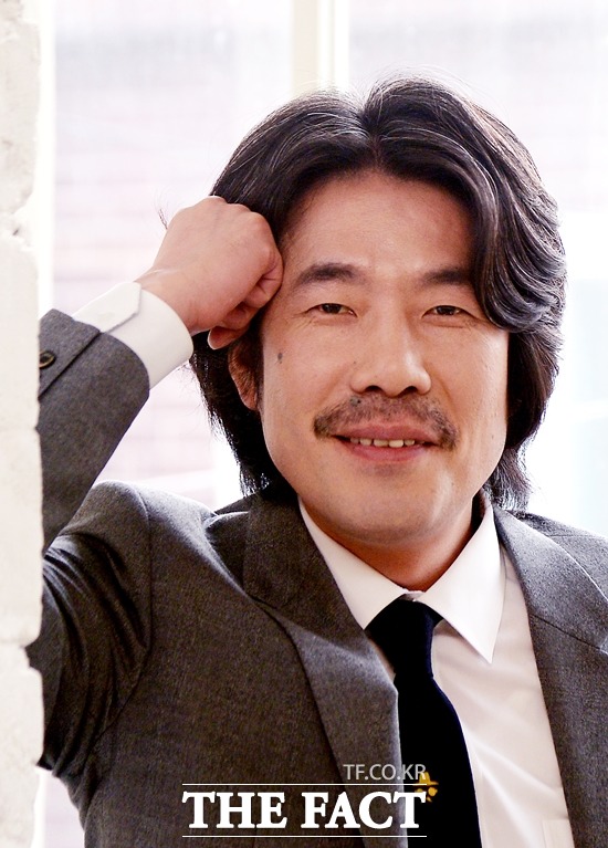 오달수의 하이 개그. 오달수는 스크린 속과 달리 차분하고 조용하지만 그 중간중간 툭툭 던지는 하이 개그로 재치를 뽐낸다. /이새롬 기자