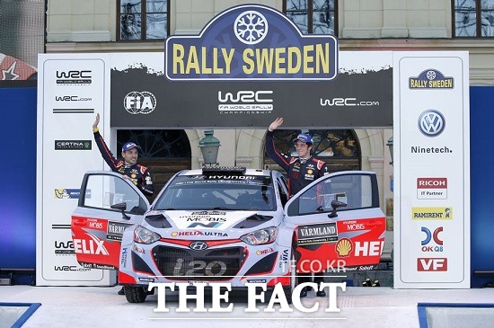현대차 WRC 2차 대회 제주사 순위 1위 현대자동차가 2015 월드랠리챔피언십(WRC) 2차 대회인 스웨덴 랠리에서 선수 개인 순위 2위, 제조사 순위 1위에 오르는 쾌거를 달성했다. / 현대자동차 제공