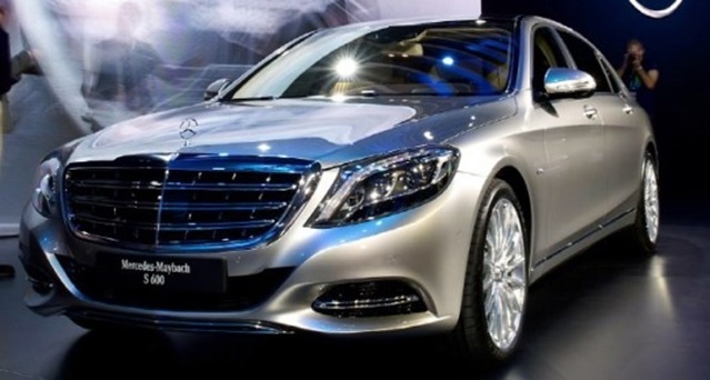 배용준 차 마이바흐, 4년 만에 재출시. 배용준의 차로 알려진 마이바흐가 3월 판매를 재개한다. 배용준의 마이바흐는 7억 원~10억 원대를 오간다. / 벤츠 홈페이지